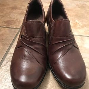 Clarke’s women’s shoes bendable size 9 brown